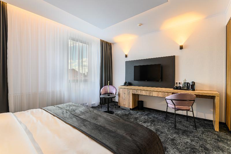 B The Hotel image