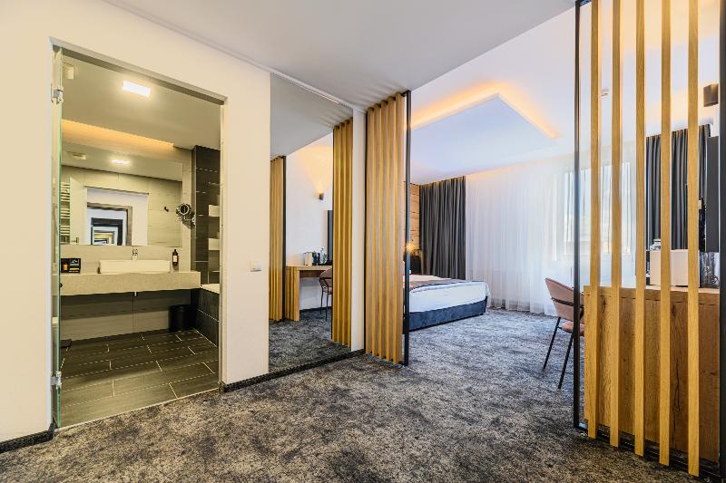 B The Hotel image