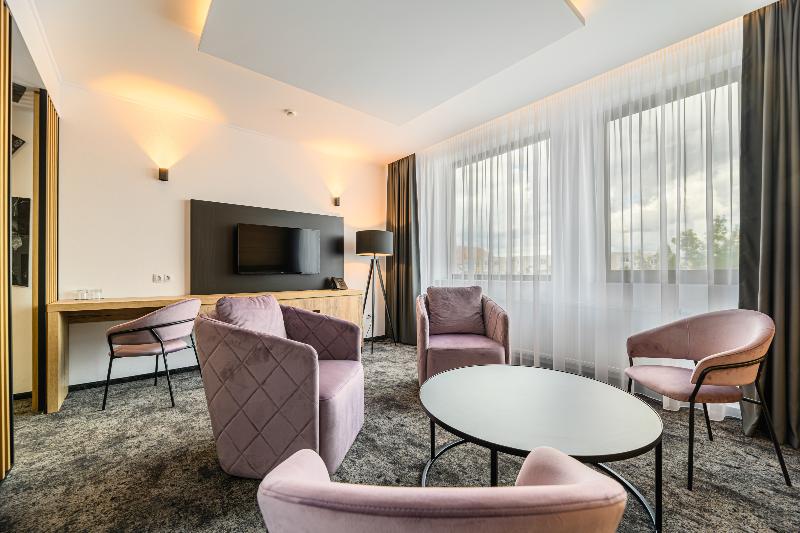 B The Hotel image