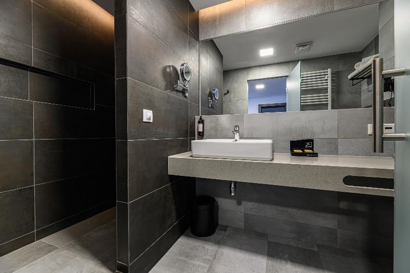 B The Hotel image
