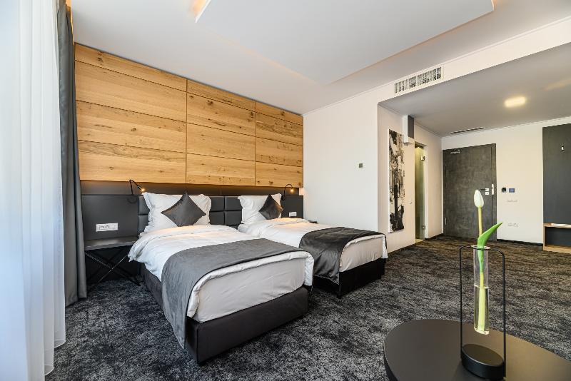 B The Hotel image