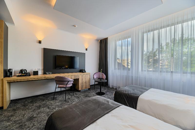 B The Hotel image
