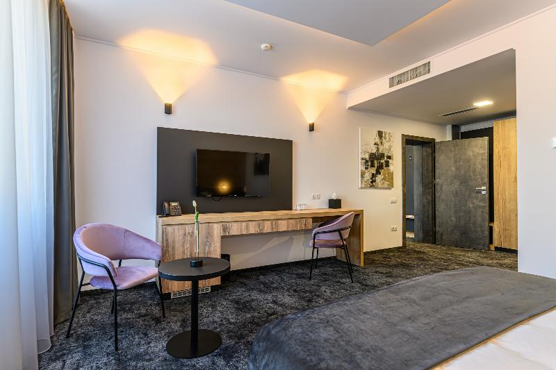 B The Hotel image