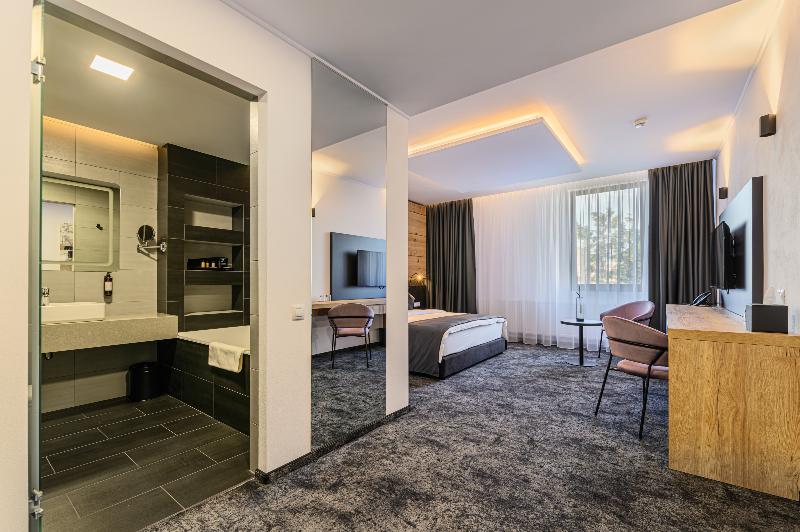 B The Hotel image