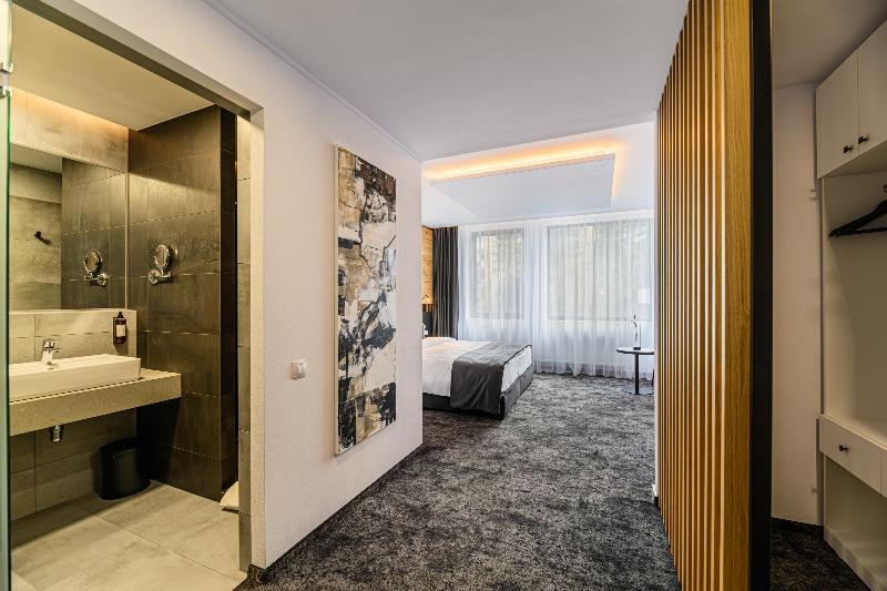 B The Hotel image