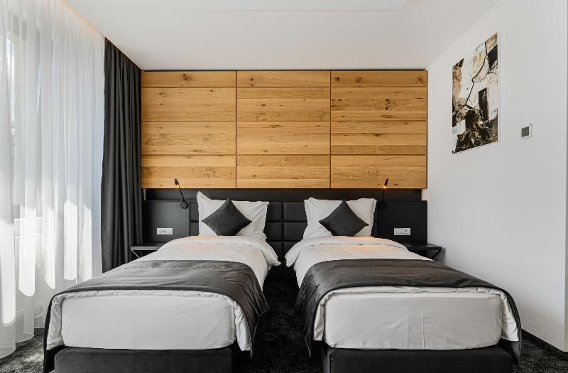 B The Hotel image