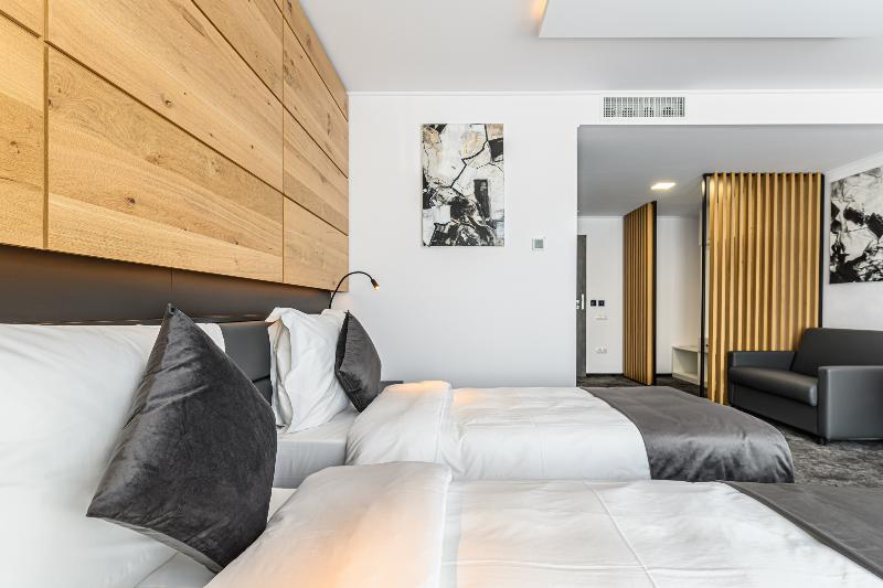 B The Hotel image