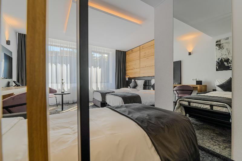 B The Hotel image