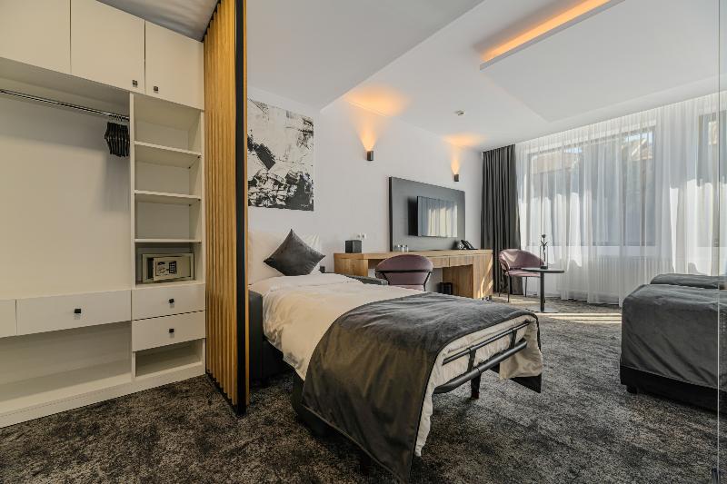 B The Hotel image