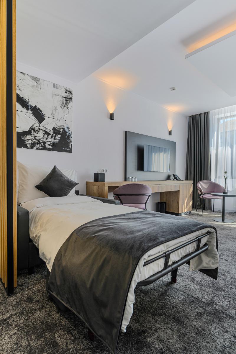 B The Hotel image