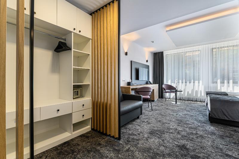 B The Hotel image
