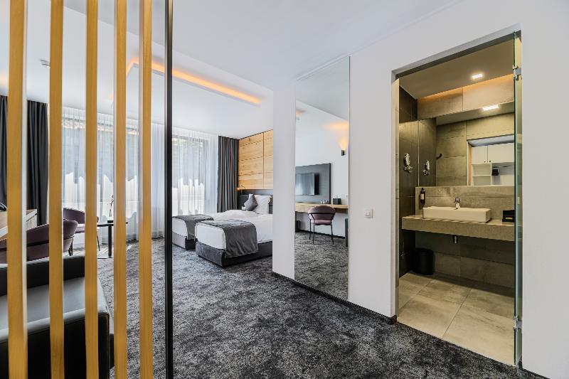 B The Hotel image
