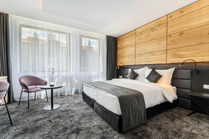 B The Hotel image