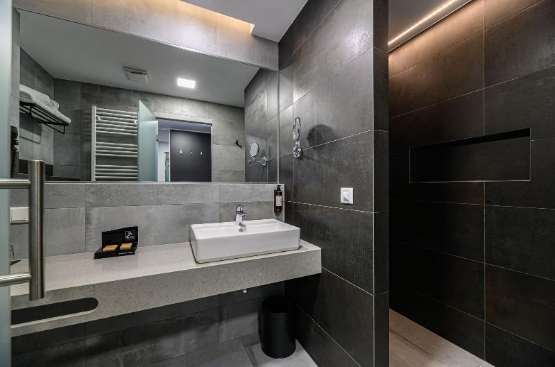 B The Hotel image