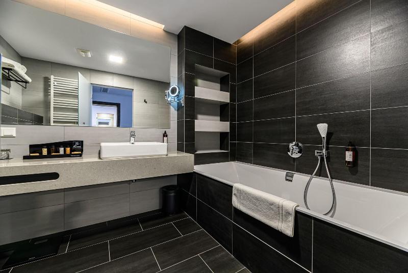 B The Hotel image