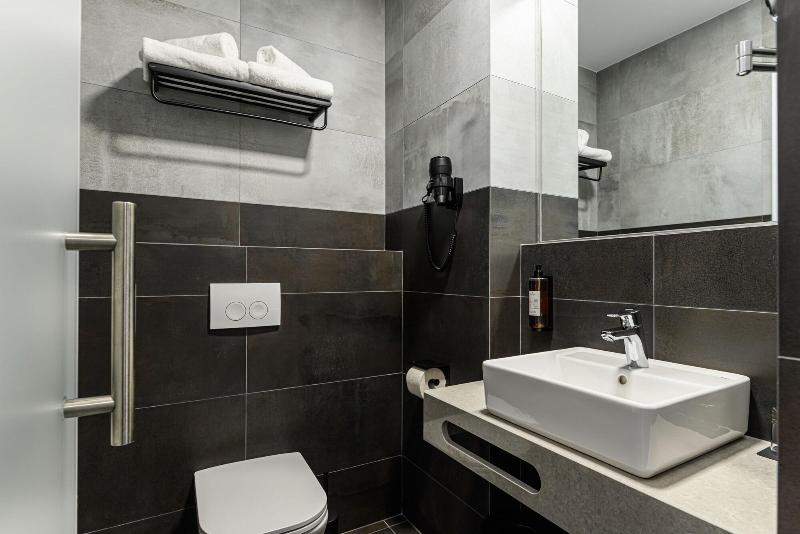 B The Hotel image