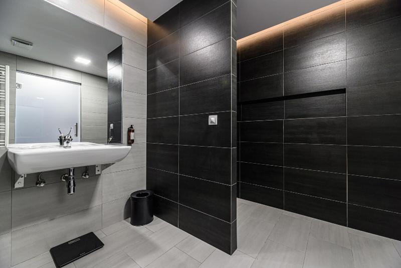 B The Hotel image