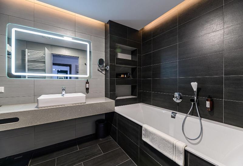 B The Hotel image