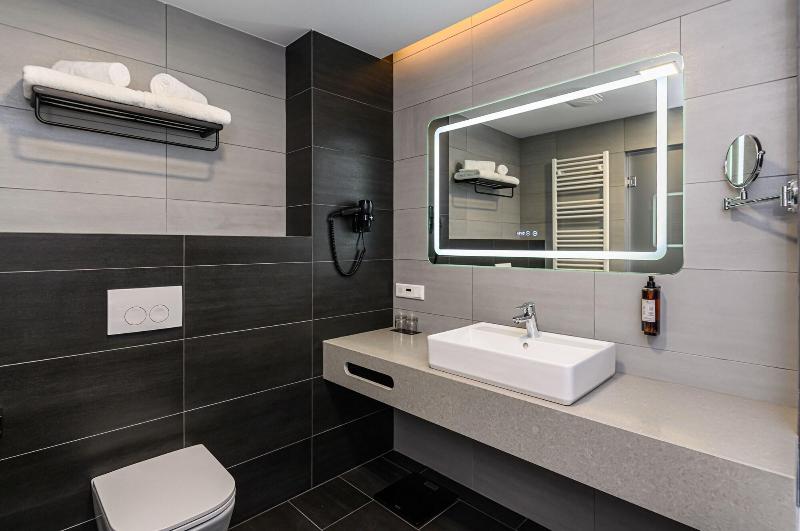 B The Hotel image