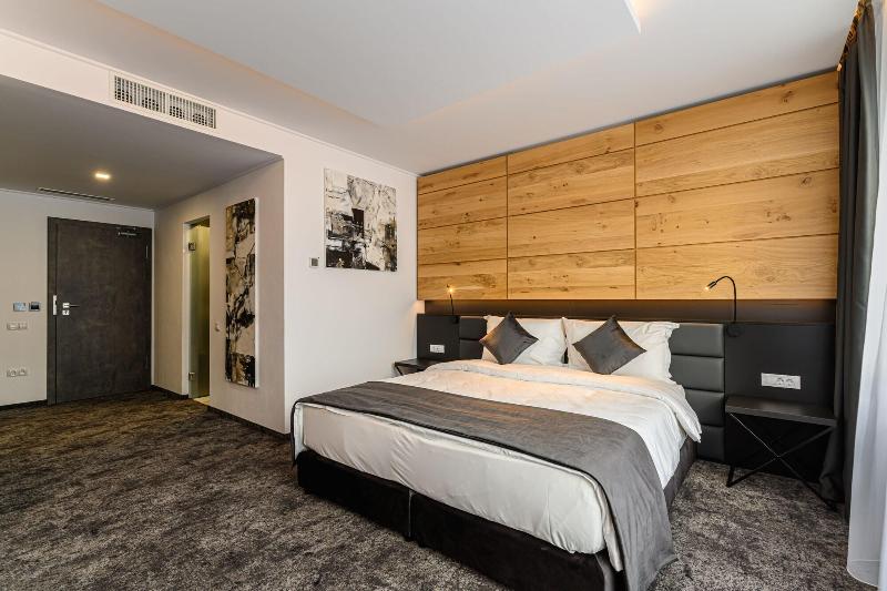 B The Hotel image
