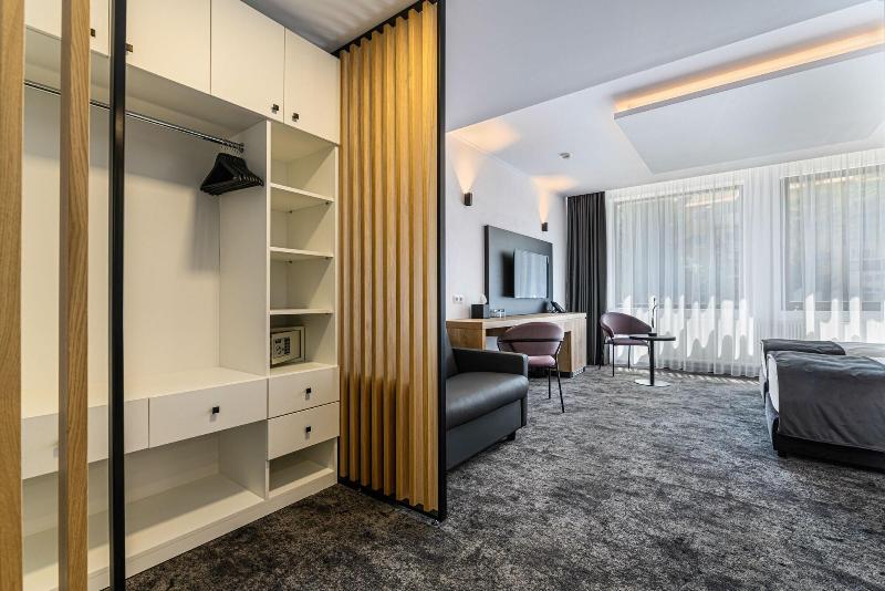 B The Hotel image