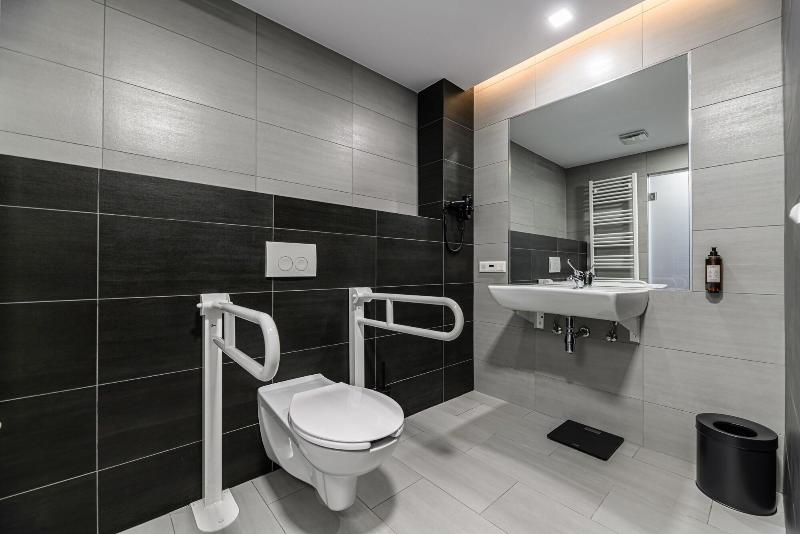 B The Hotel image
