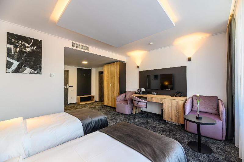 B The Hotel image