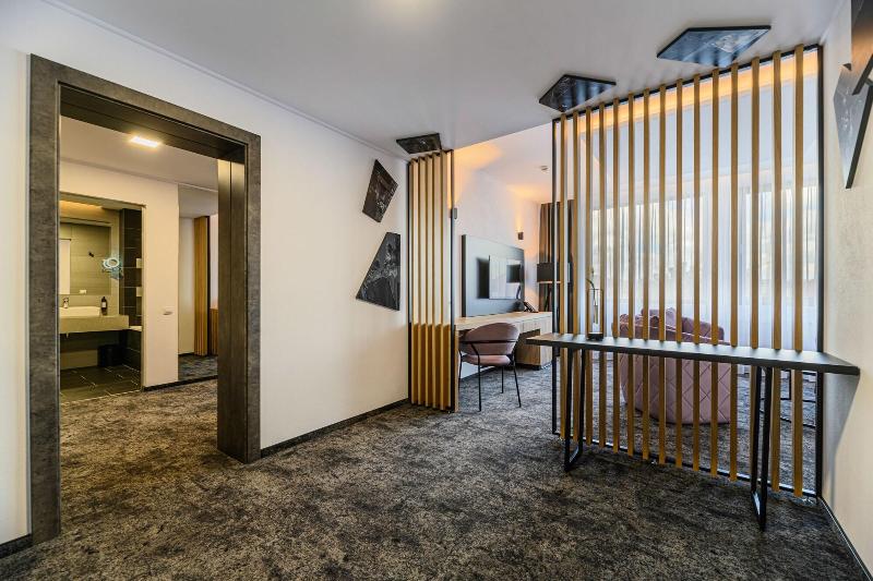 B The Hotel image