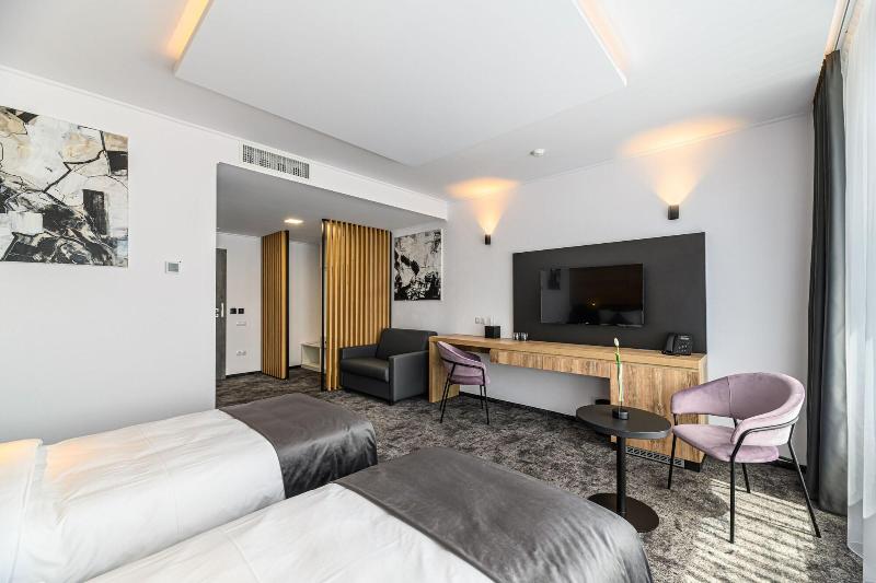 B The Hotel image