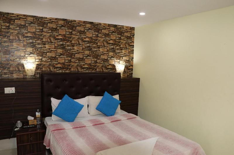 Hotel Happy Home image