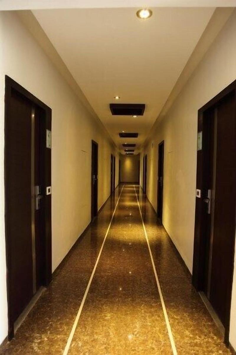 Shangri La Grand The Hotel image