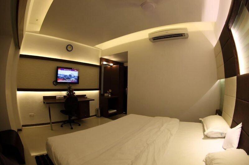 Shangri La Grand The Hotel image