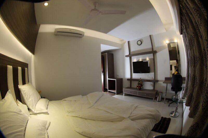 Shangri La Grand The Hotel image