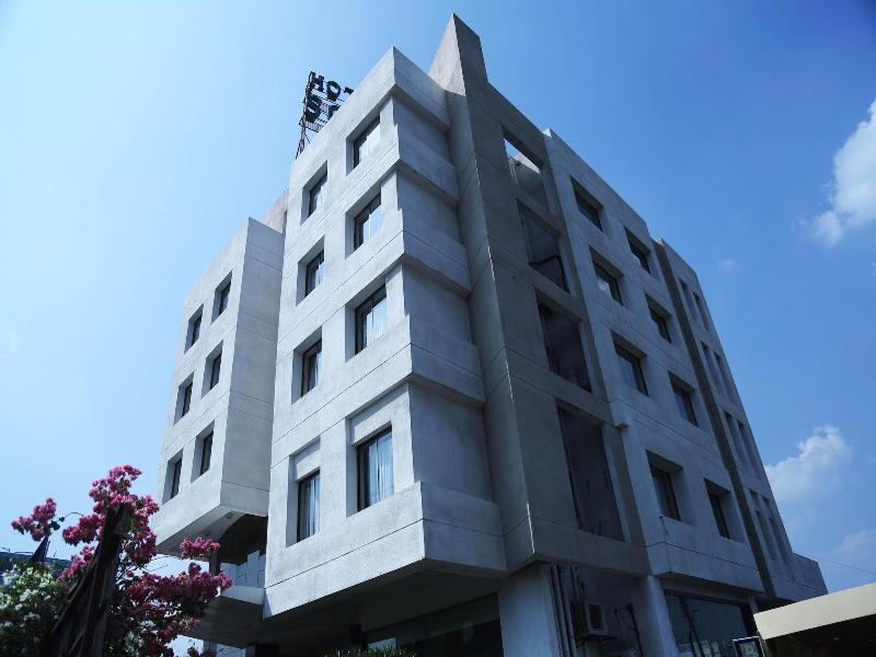 Oyo 1349 Hotel Solitaire image