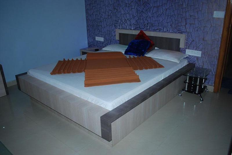 Hotel Royal image
