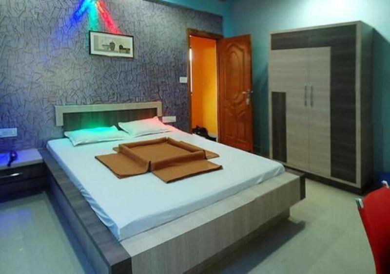 Hotel Royal image