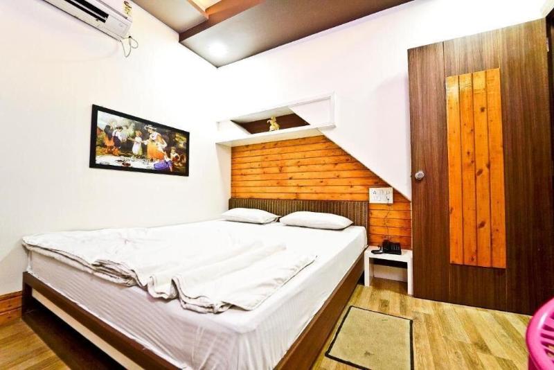 Hotel Royal image