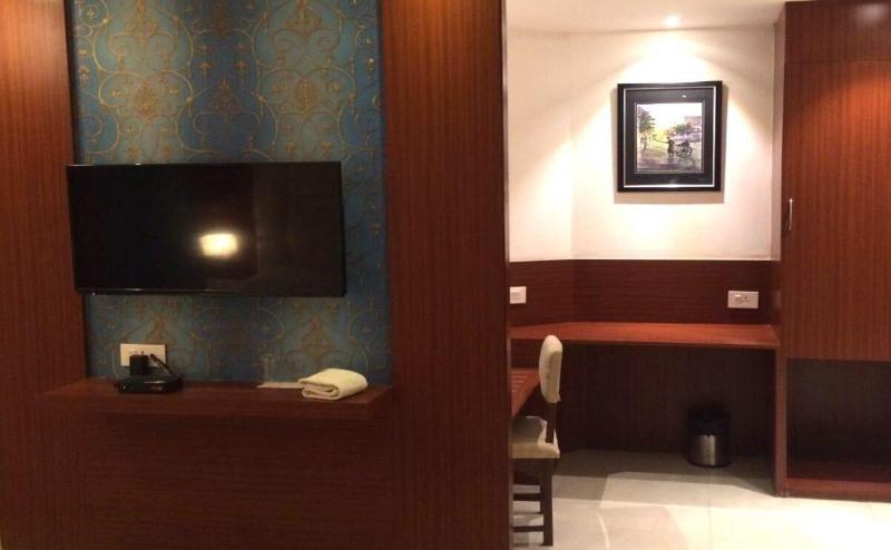 Hotel Aura image