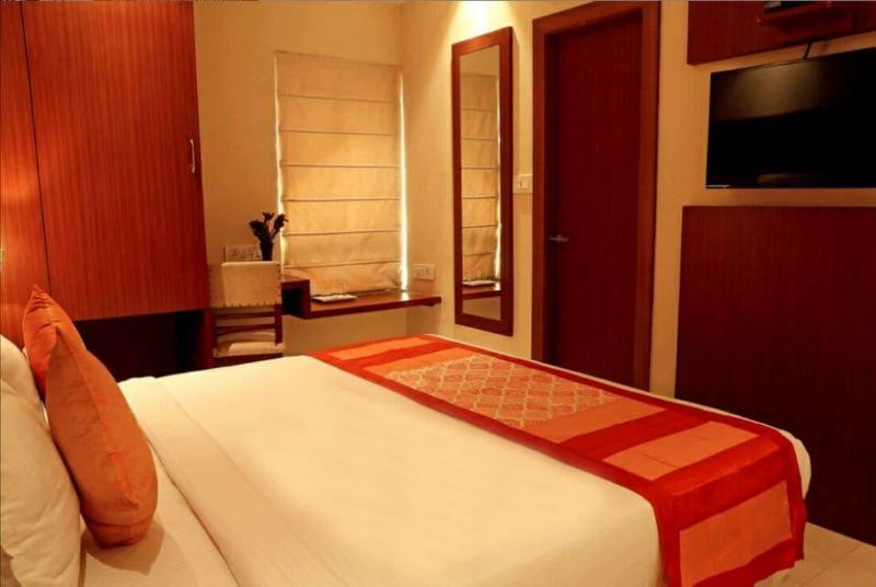Hotel Aura image