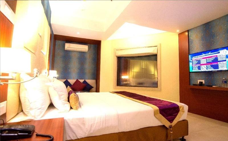 Hotel Aura image