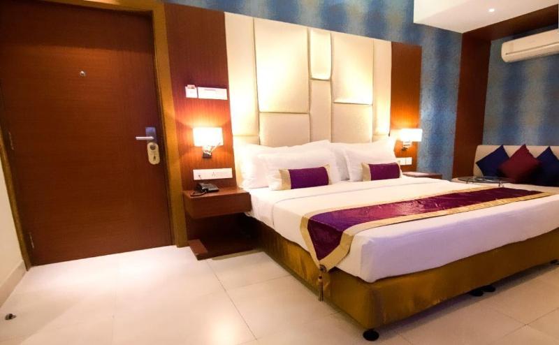 Hotel Aura image