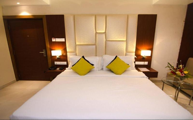 Hotel Aura image