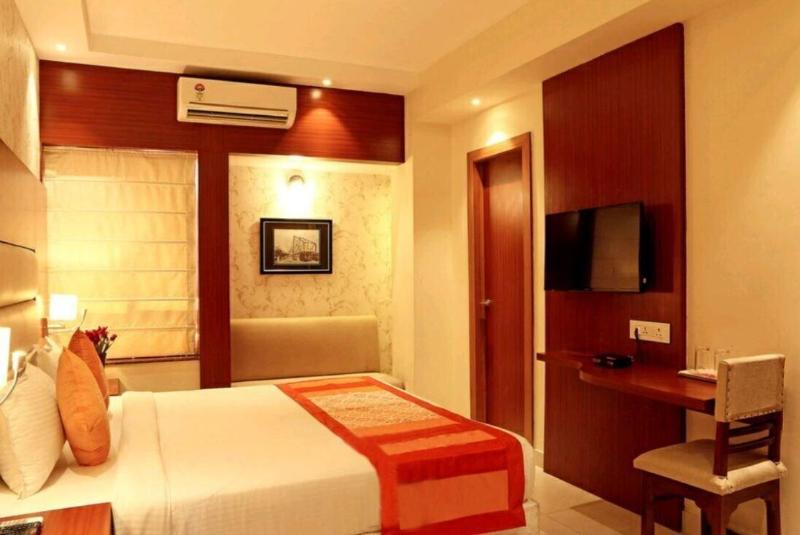 Hotel Aura image