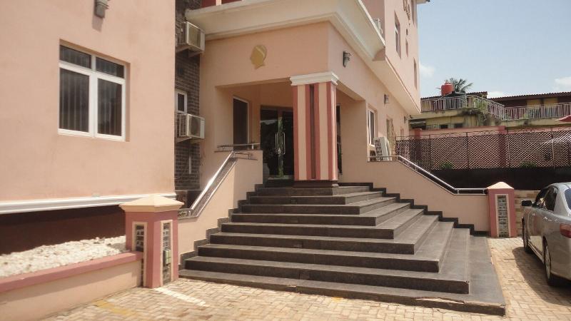 Caesar S Court Hotel And Suites