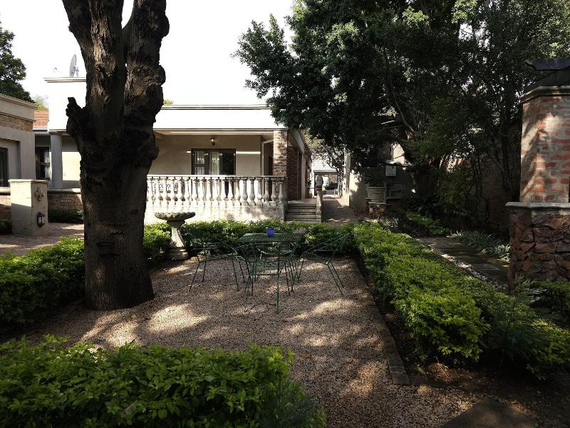 Maison De Leo Luxury Guesthouse image