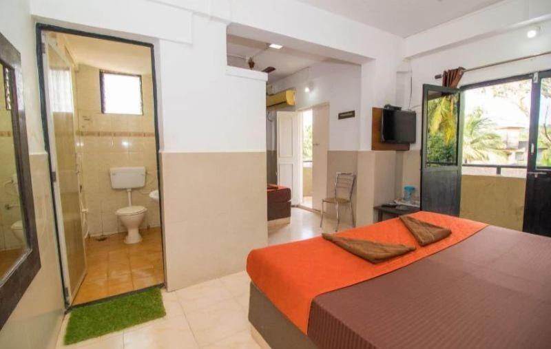 Hotel Travellers Inn image