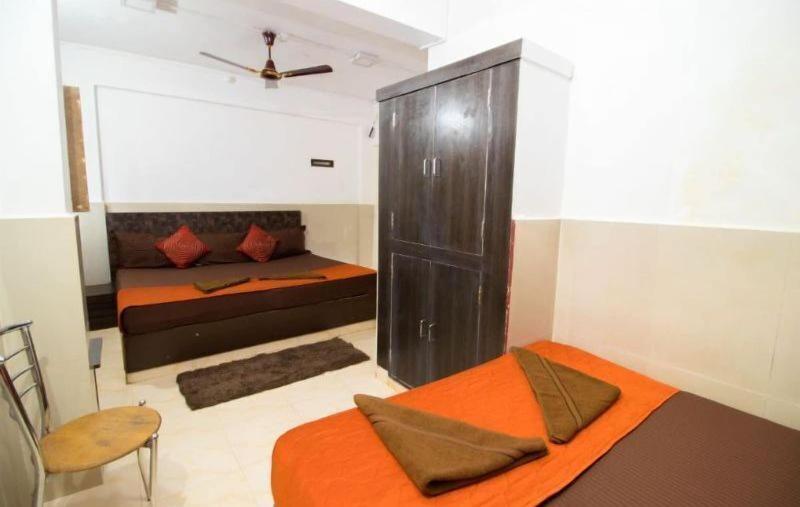Hotel Travellers Inn image