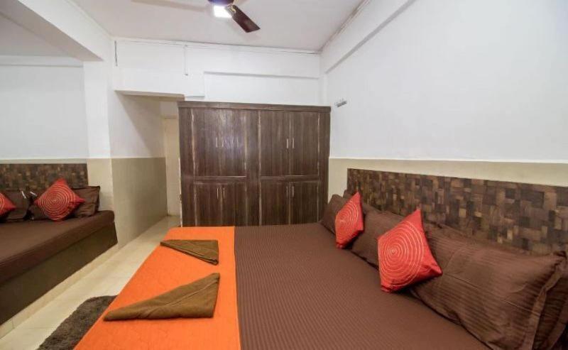 Hotel Travellers Inn image