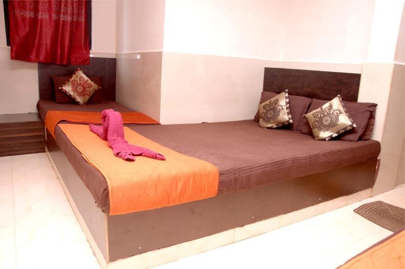 Hotel Travellers Inn image