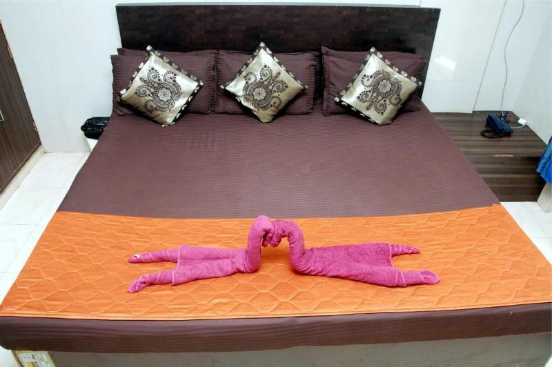 Hotel Travellers Inn image